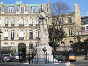 Stroll 25 Place Saint Georges