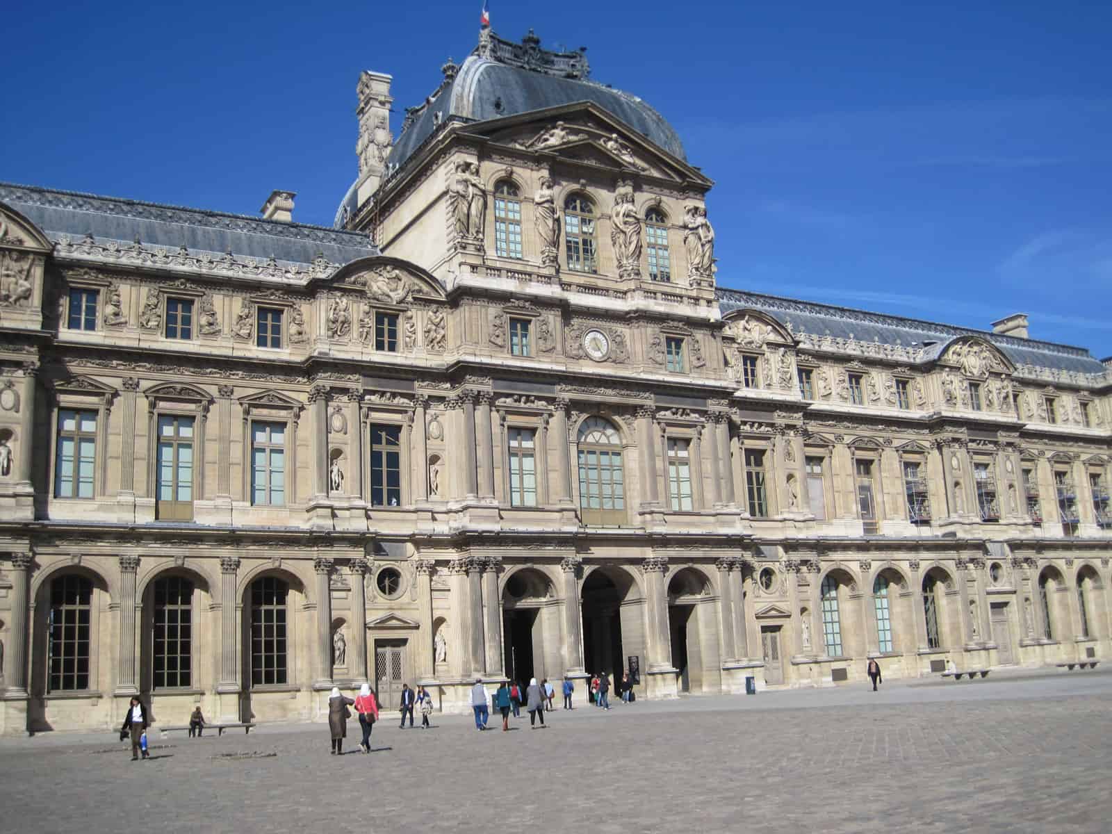 Stroll 4 The Louvre's Cour Caree