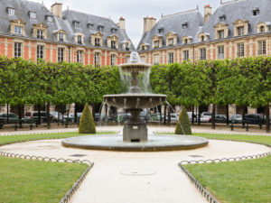 Stroll 7 Place des Vosges